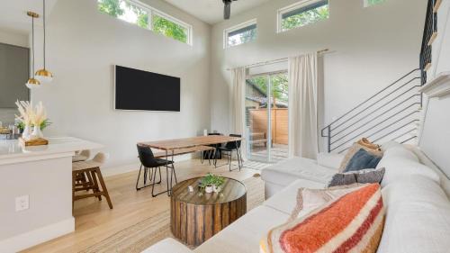 Holly House | Private Pool Firepit Patio Steps to East Austin Dining Music Art Murals
