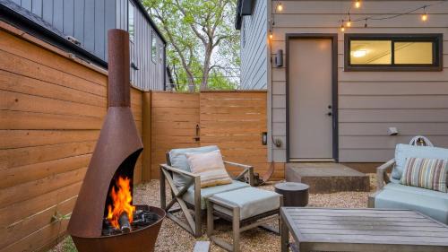Holly House | Private Pool Firepit Patio Steps to East Austin Dining Music Art Murals
