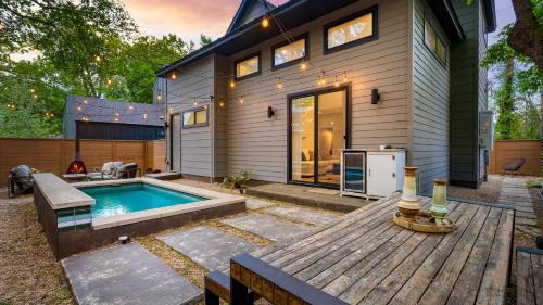 Holly House | Private Pool Firepit Patio Steps to East Austin Dining Music Art Murals