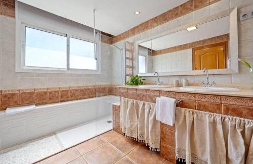 Calafell Villa | Private Pool Sea Views Calafell Villa Barcelona