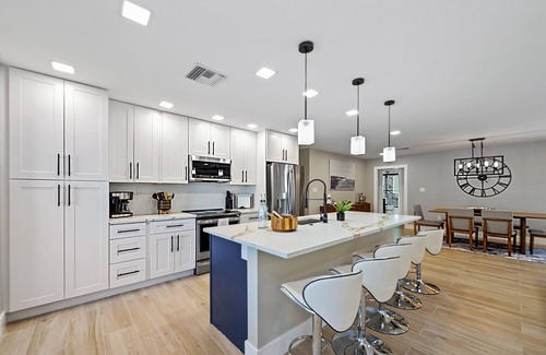 Laguna Shores House | ⭐Private Pool, Canal Front Home-Beach and Bay⭐