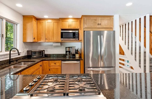 West Hartford House | Private Quechee Retreat w/Deck & Games