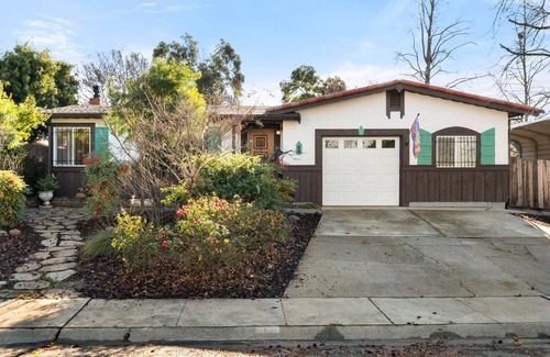 Chico House | Private retreat in the heart of Chico, just moments away from the enchanting Lower Bidwell Park