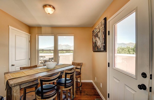 Southside House | Private Rooftop Deck w/ Mtn views and AC! Located Downtown Near New Aspen Place!
