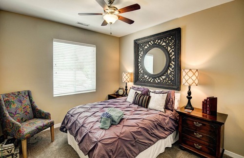 Southside House | Private Rooftop Deck w/ Mtn views and AC! Located Downtown Near New Aspen Place!