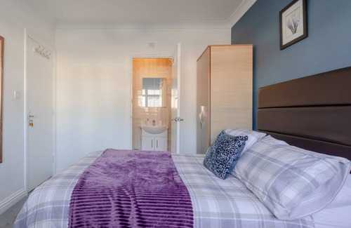 Queensbury Resort | Private room ∙ 1 bedroom ∙ 2 guests