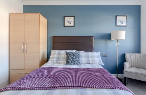 Queensbury Resort | Private room ∙ 1 bedroom ∙ 2 guests