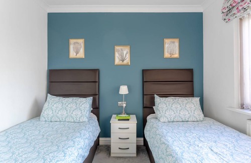 Queensbury Resort | Private room ∙ 1 bedroom ∙ 2 guests
