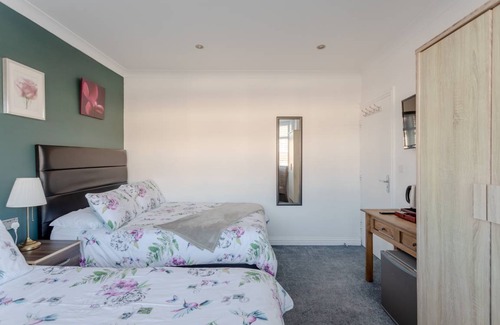 Queensbury Resort | Private room ∙ 1 bedroom ∙ 3 guests
