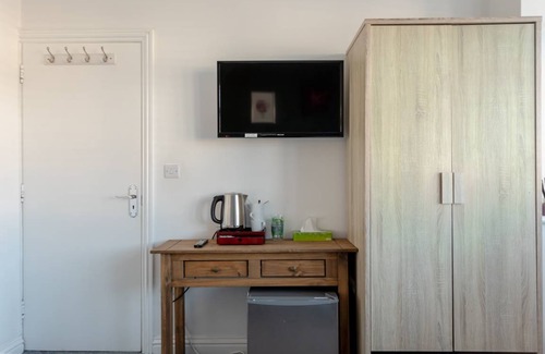 Queensbury Resort | Private room ∙ 1 bedroom ∙ 3 guests