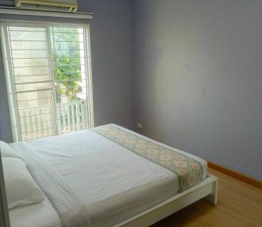 Thep Kasattri House | Private Room in a Shared Homestay