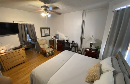 North Bergen Hotel | Private Room Jacuzzi massage seat Parking 15mins 2 NY