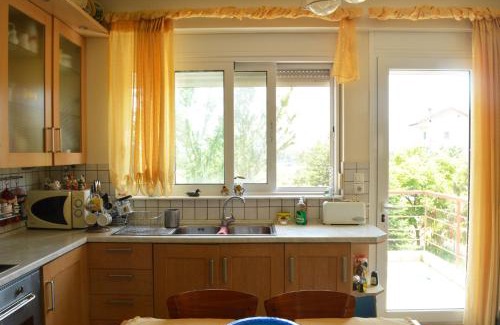 Ioannina House | Private Room Sunny Retreat with a Garden Terrace