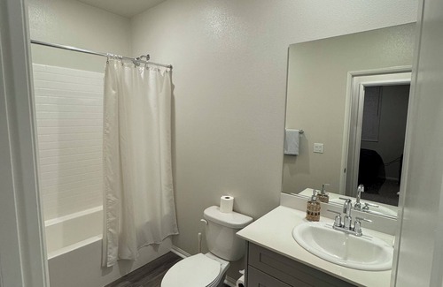 Temecula House | Private Room with own bathroom in Winchester, 12 mins away from Temecula Winery