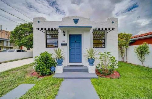 West Little Havana House | Private Rooms close to Miami Airport - Free parking - 02