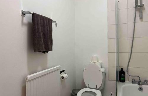 King's Cross Apartment | Private Rooms for 7 People with Bathroom