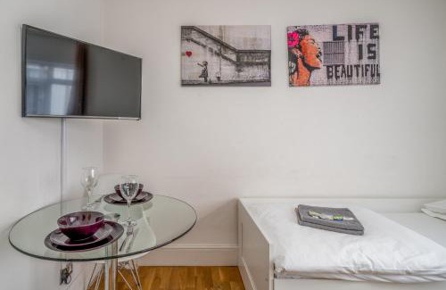 Soho Apartment | Private Studio - Wardour Street - Berwick Street