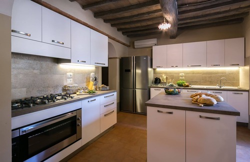 Ferretto Villa | Private Villa with WIFI, A/C, private pool, hot tub, TV, patio, panoramic view, close to Cortona