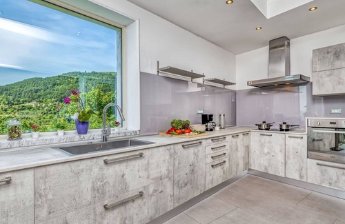 Golubici Villa | Private Villa with WIFI, A/C, private pool, hot tub, TV, terrace, pets allowed, panoramic view