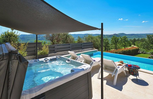 Golubici Villa | Private Villa with WIFI, A/C, private pool, hot tub, TV, terrace, pets allowed, panoramic view
