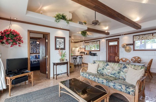 Hauula House | Private Waterfront House AC & Fast Wi-Fi 30 Day