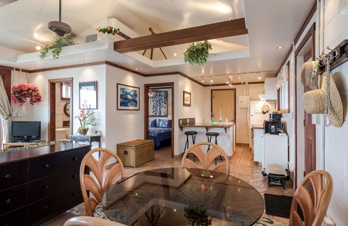 Hauula House | Private Waterfront House AC & Fast Wi-Fi 30 Day