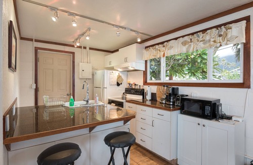 Hauula House | Private Waterfront House AC & Fast Wi-Fi 30 Day