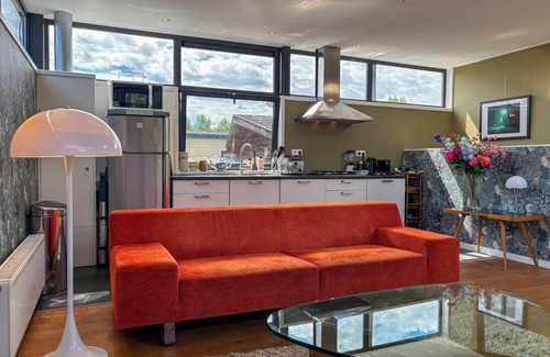 Stadionbuurt Boat Rental | Private watervilla 60m² nearby Amsterdam centre+ rooftop terrace