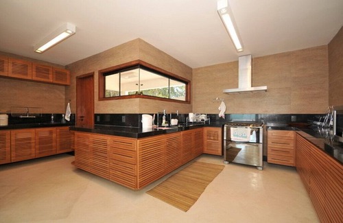 Brava House | Privileged view, swimming pool and lots of comfort! Near Rua das Pedras.