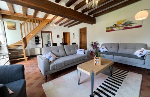 Parigne-lʼEveque House | Proche le Mans, Parigné l'Evêque,maison forestière, accueil chevaux possible 11 pers
