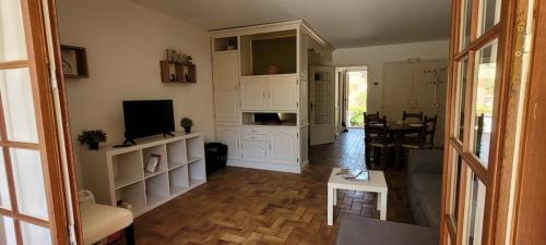 Boulouris-sur-Mer Apartment | Proche Mer YourHosteHelper