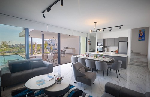 Pernera Cottage | Protaras Aqua Pearl Villa AQ12 - a villa that sleeps 11 guests in 5 bedrooms
