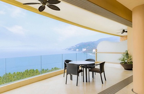 South Shore Hotel Area Apartment | Puerto Vallarta Panoramic 3 Bed Suite w/Jacuzzi