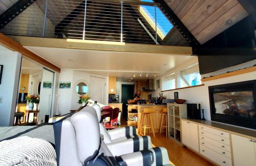 Fort Bragg Hotel | Puffin's Perch
