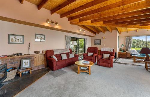 Pukawa House | Pukawa Paradise - Pukawa Holiday Home