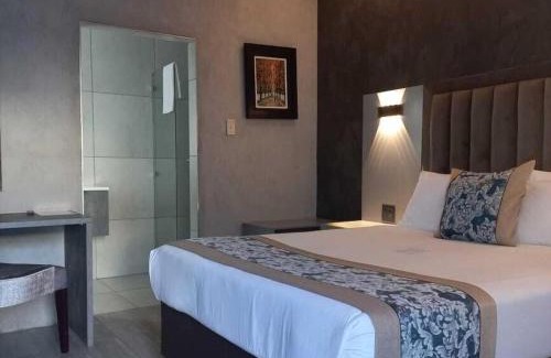 Rustenburg Hotel | Pula Nala Lodge Bed & Breakfast