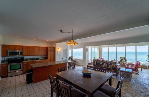 Punaluu House | Punaluu Paradise Beach House "real ocean front"