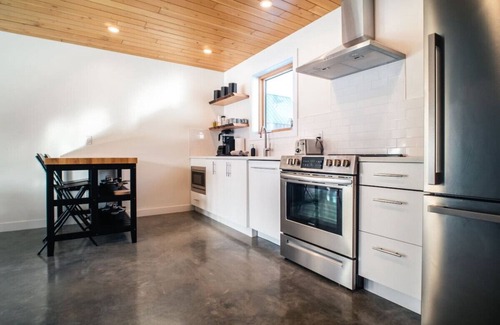 Golden Cabin | Pur Lodging Mountain Cabin (2)