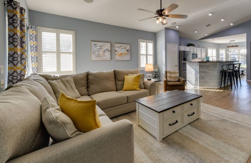 Power Ranch House | Putting Green & Fenced Yard: Charming Gilbert Home