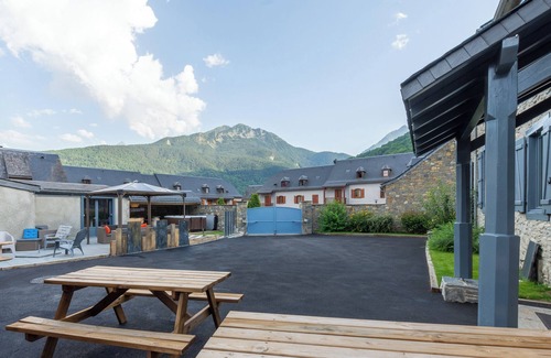 Vignec Ski Chalet | Pyrénées Chalet: Jacuzzi & Mountain