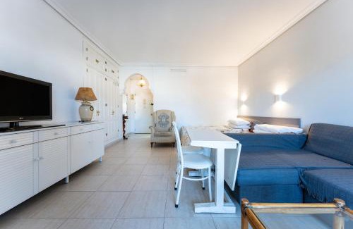 Fuengirola City Centre Apartment | Pyr studio apt partial seaview
