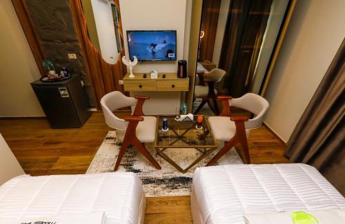 Shurtah al-Dakhlah Hotel | Pyramids moon tower