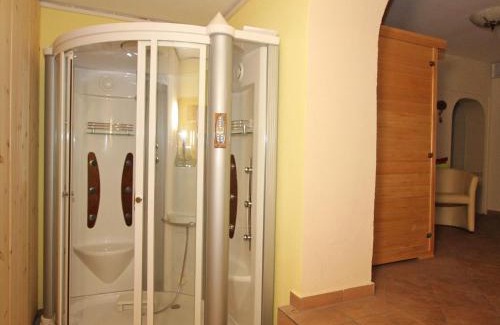Huben Apartment | Quaint Apartment in L ngenfeld with Sauna