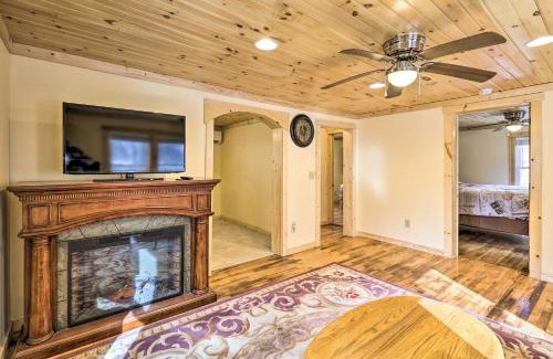 Boone House | Quaint Appalachian Getaway about 2 Mi to Boone!