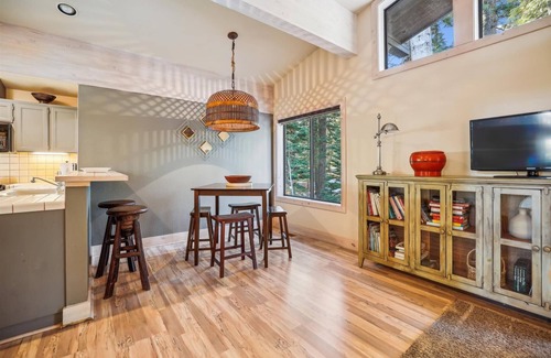 Tahoe City Condo | Quaint Forest View Condo Rocky Ridge #104