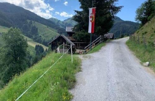 Goldegg House | Quaint Mansion near ski bus in Goldegg