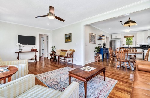 Marion House | Quaint Mill Cottage in Marion