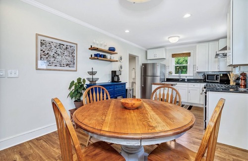 Marion House | Quaint Mill Cottage in Marion