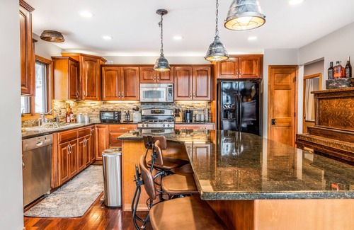 Hadley House | Quaint + Modern Lakeview Home on Sacandaga Lake