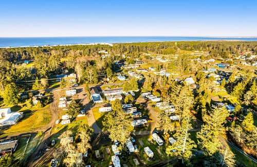 Westport House | Quaint room with a kitchenette, fast WiFi, TV - less than a mile from the beach